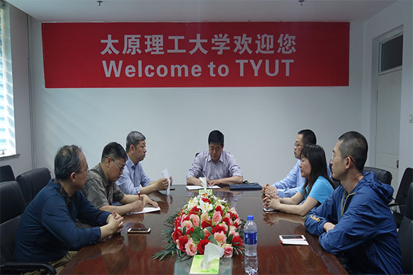 bet36365官网传达学校“维护核心、见诸行动”主题教育动员会议精神