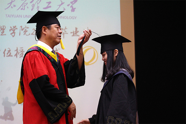 bet36365官网举行2017年毕业典礼暨学位授予仪式 bet36365官网举行2017年毕业典礼暨学位授予仪式